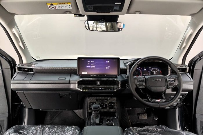 TRAVO OVERLAND PLUS 4WD 2025 2.8 AT DOUBLE CAB BLACK  20733 full