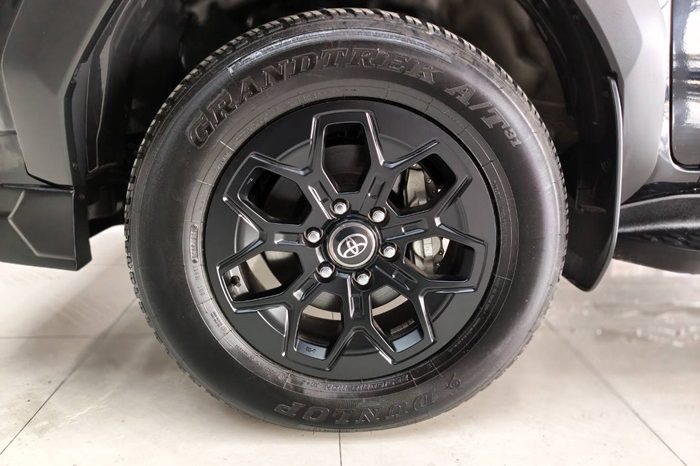 TRAVO OVERLAND PLUS 4WD 2025 2.8 AT DOUBLE CAB BLACK  20733 full