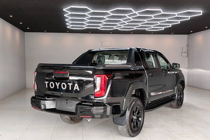 TRAVO OVERLAND PLUS 4WD 2025 2.8 AT DOUBLE CAB BLACK  20733 full