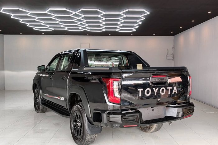 TRAVO OVERLAND PLUS 4WD 2025 2.8 AT DOUBLE CAB BLACK  20733 full