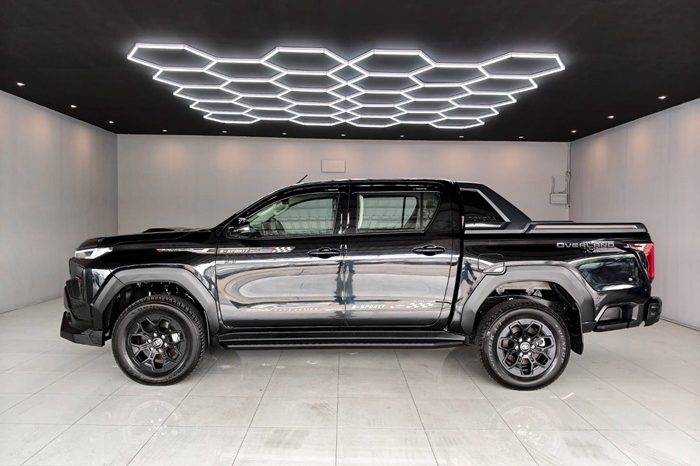 TRAVO OVERLAND PLUS 4WD 2025 2.8 AT DOUBLE CAB BLACK  20733 full