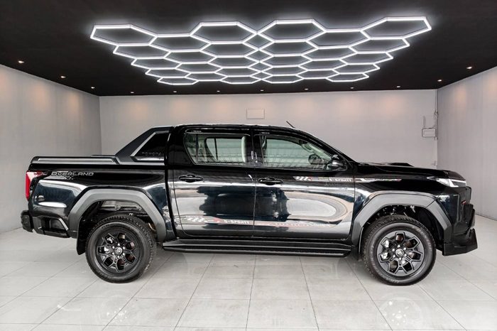 TRAVO OVERLAND PLUS 4WD 2025 2.8 AT DOUBLE CAB BLACK  20733 full