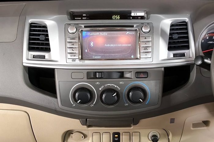 VIGO 4WD 2012 3.0G AT DOUBLE CAB WHITE  6506 full