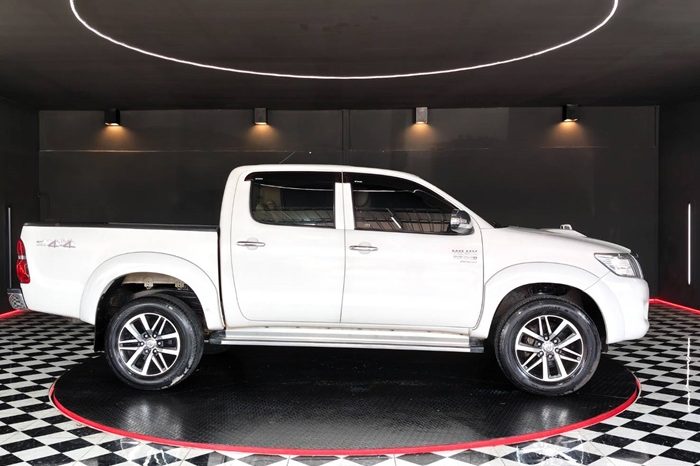 VIGO 4WD 2012 3.0G AT DOUBLE CAB WHITE  6506 full