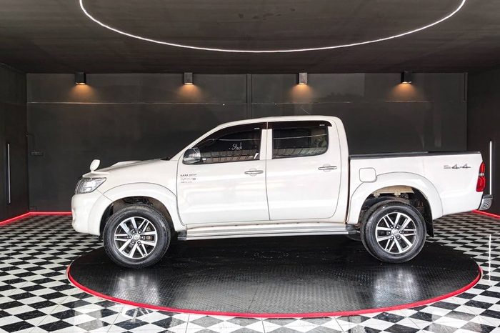 VIGO 4WD 2012 3.0G AT DOUBLE CAB WHITE  6506 full