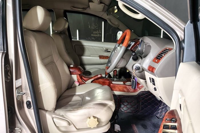 TOYOTA 4WD 2007 3.0V AT FORTUNER BROWN  8810 full