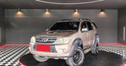 TOYOTA 4WD 2007 3.0V AT FORTUNER BROWN  8810