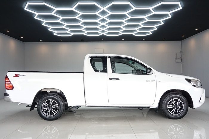 REVO 2WD 2019 2.4J MT SMART CAB WHITE  428 full