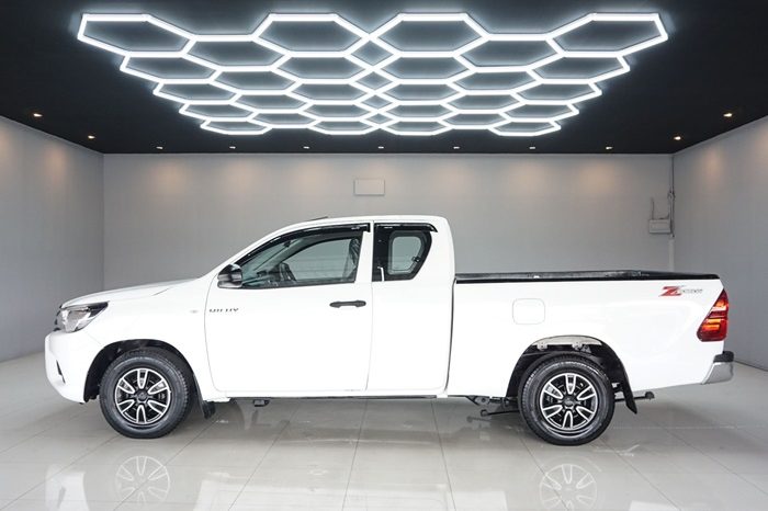 REVO 2WD 2019 2.4J MT SMART CAB WHITE  428 full