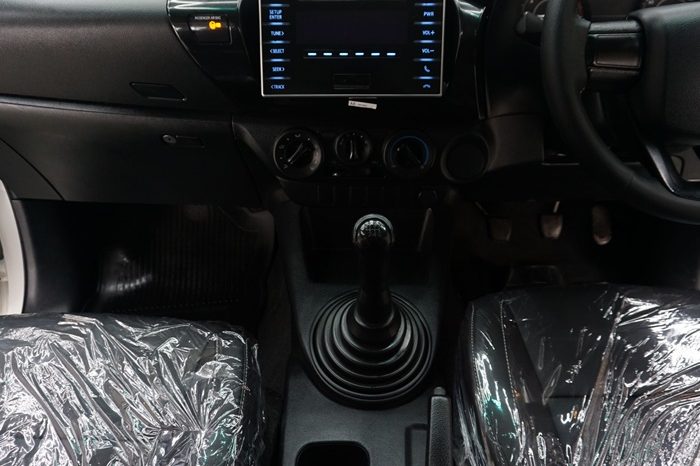 REVO 2WD 2019 2.4J MT SMART CAB WHITE  428 full