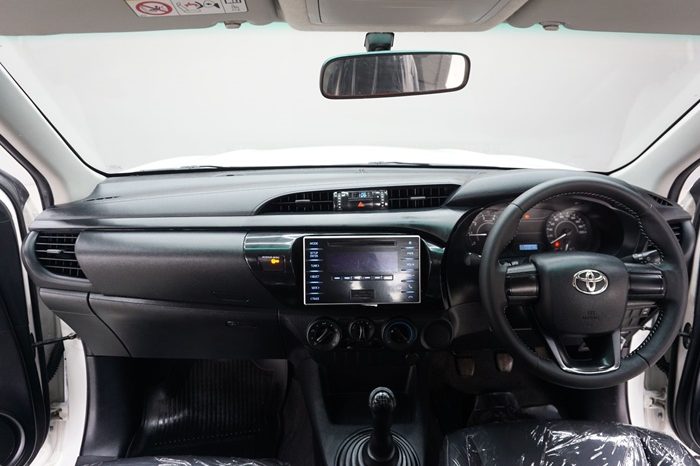 REVO 2WD 2019 2.4J MT SMART CAB WHITE  428 full