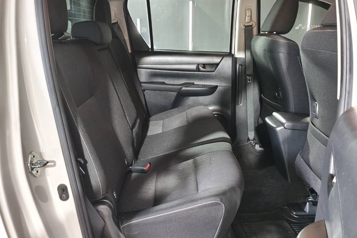 REVO 2WD 2019 2.4 AT DOUBLE CAB WHITE  1801 full