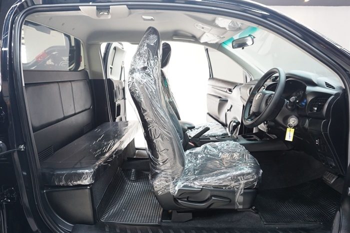 REVO 4WD 2015 2.4J AT SMART CAB BLACK  4431 full