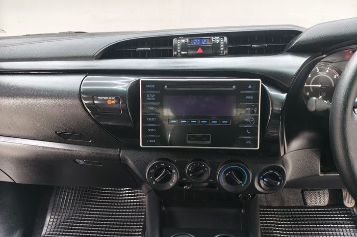 REVO 4WD 2015 2.4J AT SMART CAB BLACK  4431 full