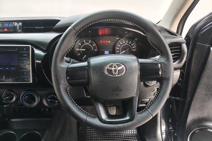 REVO 4WD 2015 2.4J AT SMART CAB BLACK  4431 full