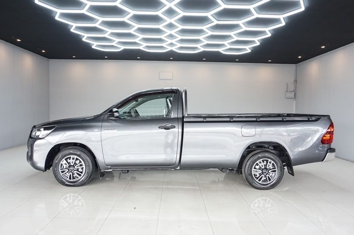 REVO 2WD 2021 2.4 ENTRY MT STANDARD DARK GREY  8218 full