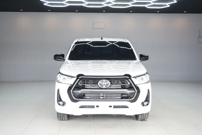 REVO 2WD 2021 2.4 ENTRY MT STANDARD WHITE  339 full
