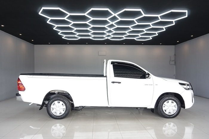 REVO 2WD 2021 2.4 ENTRY MT STANDARD WHITE  339 full