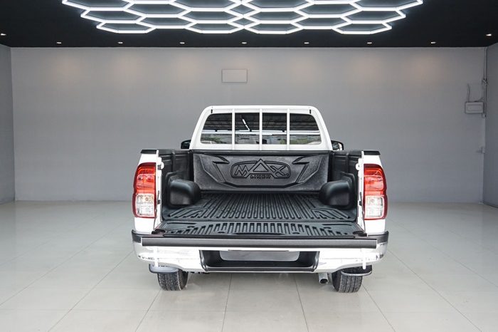 REVO 2WD 2021 2.4 ENTRY MT STANDARD WHITE  339 full