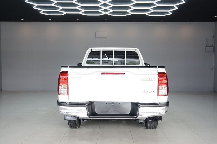 REVO 2WD 2021 2.4 ENTRY MT STANDARD WHITE  339 full