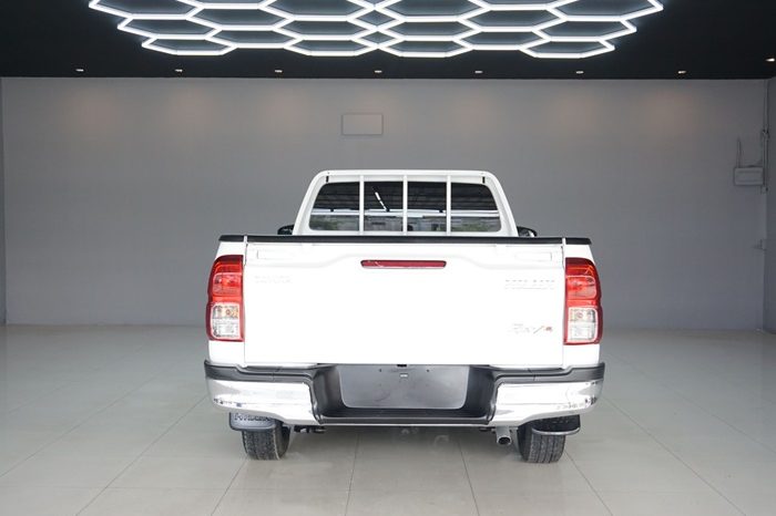 REVO 2WD 2021 2.4 ENTRY MT STANDARD WHITE  339 full