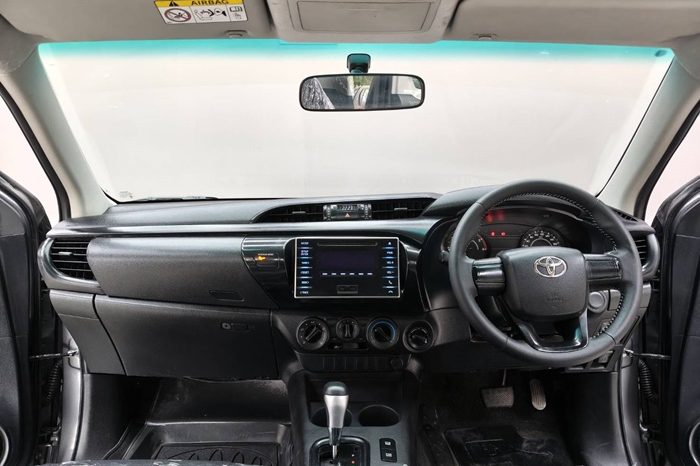 REVO 4WD 2017 2.4J AT SMART CAB DARK GREY  8618 full