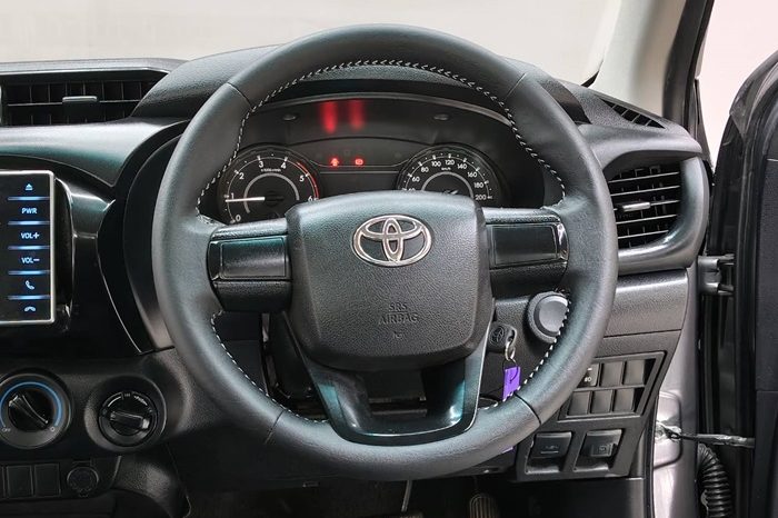 REVO 4WD 2017 2.4J AT SMART CAB DARK GREY  8618 full