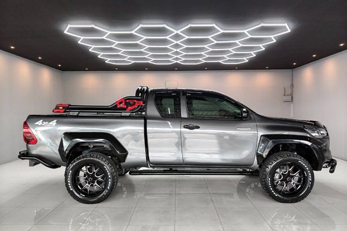 REVO 4WD 2017 2.4J AT SMART CAB DARK GREY  8618 full