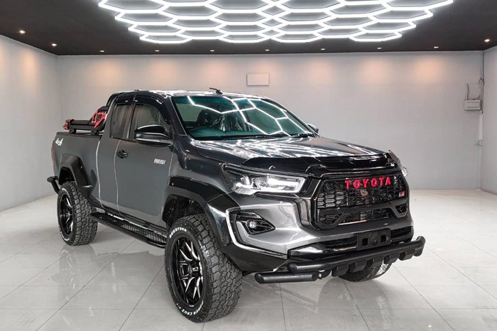 REVO 4WD 2017 2.4J AT SMART CAB DARK GREY  8618 full