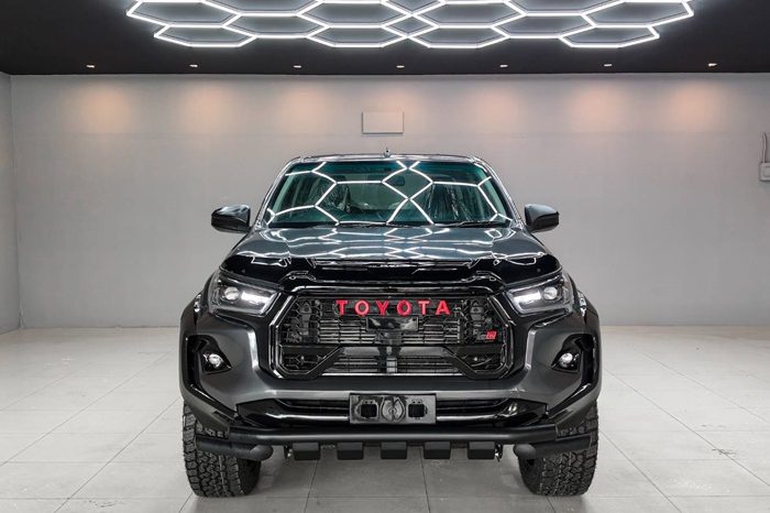 REVO 4WD 2017 2.4J AT SMART CAB DARK GREY  8618 full