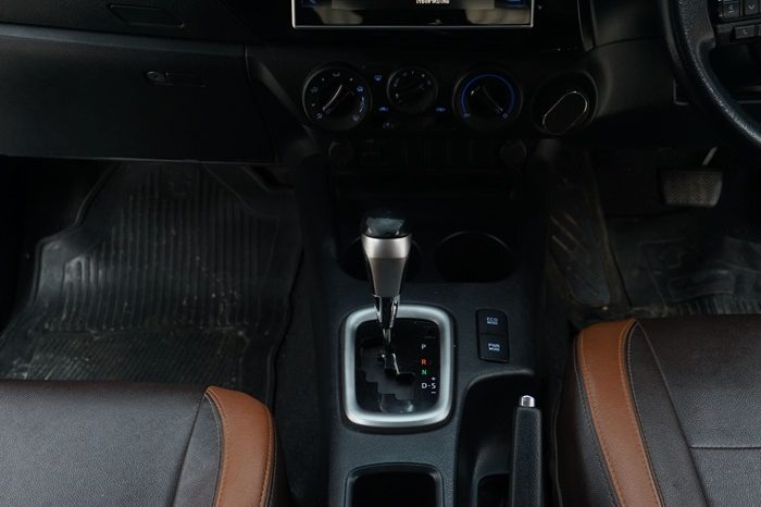 REVO PRE 2019 2.4E AT SMART CAB SILVER  3363 full