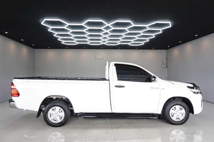 REVO 2WD 2021 2.4J MT STANDARD WHITE  1800 full