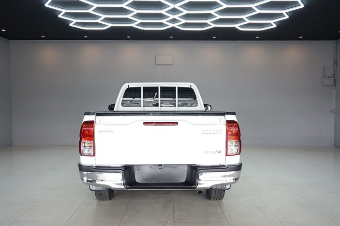 REVO 2WD 2021 2.4J MT STANDARD WHITE  1800 full