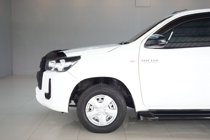 REVO 2WD 2021 2.4J MT STANDARD WHITE  1800 full