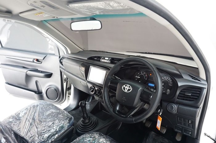 REVO 2WD 2021 2.4J MT STANDARD WHITE  1800 full