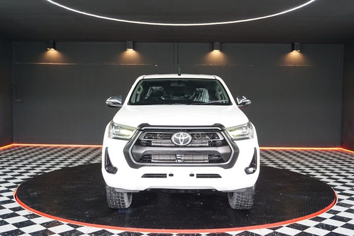 REVO PRE 2020 2.4 MID AT DOUBLE CAB WHITE  8013 full