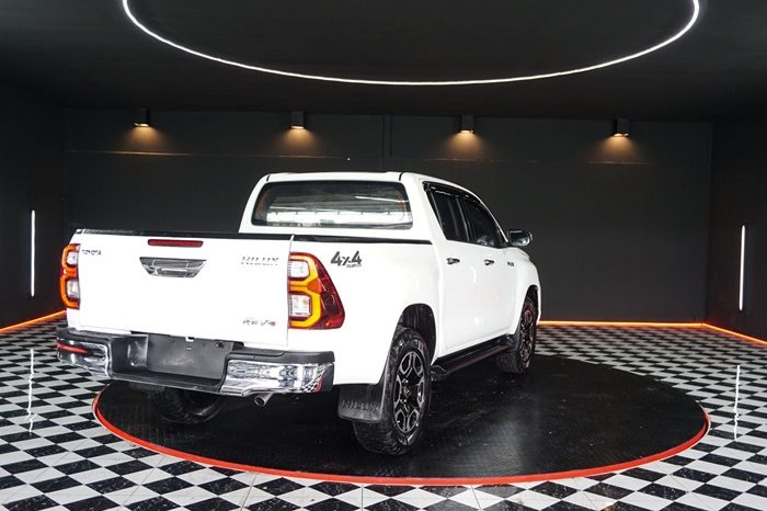 REVO PRE 2020 2.4 MID AT DOUBLE CAB WHITE  8013 full