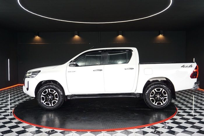 REVO PRE 2020 2.4 MID AT DOUBLE CAB WHITE  8013 full