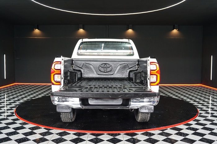 REVO PRE 2020 2.4 MID AT DOUBLE CAB WHITE  8013 full