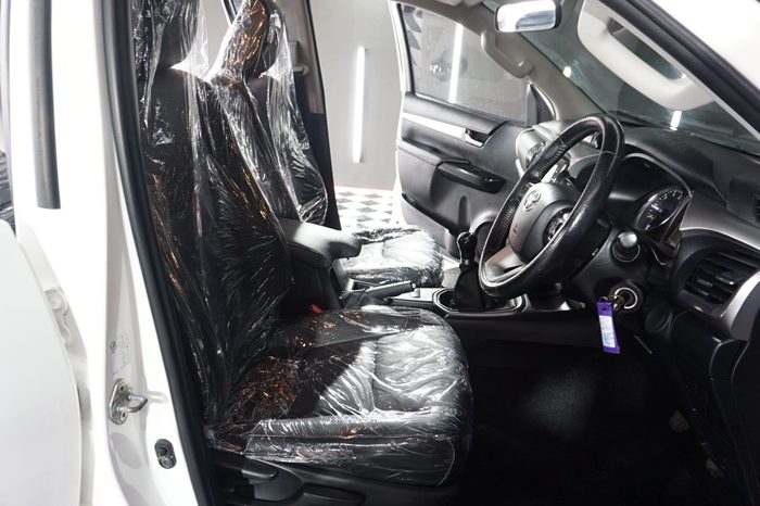 REVO PRE 2020 2.4 MID AT DOUBLE CAB WHITE  8013 full