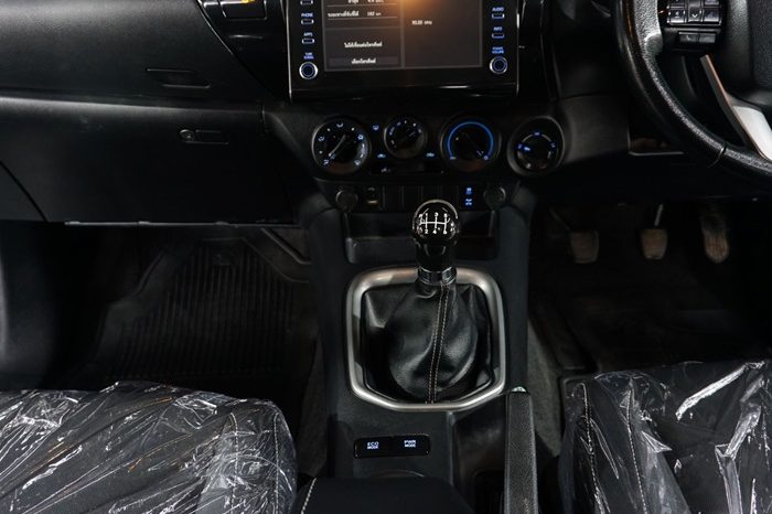 REVO PRE 2020 2.4 MID AT DOUBLE CAB WHITE  8013 full