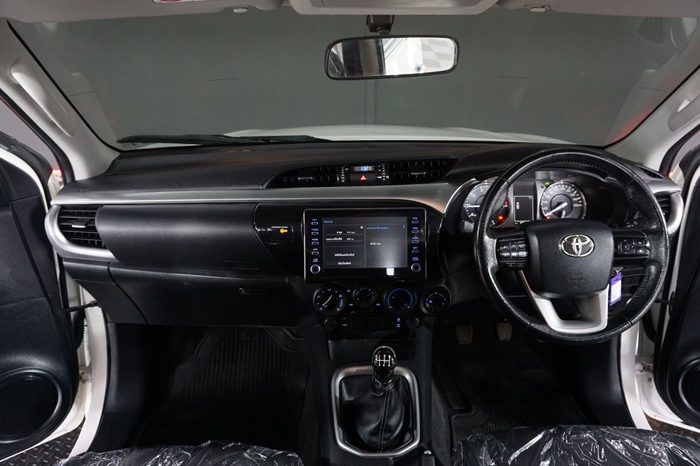REVO PRE 2020 2.4 MID AT DOUBLE CAB WHITE  8013 full