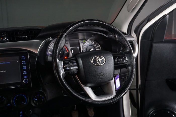 REVO PRE 2020 2.4 MID AT DOUBLE CAB WHITE  8013 full