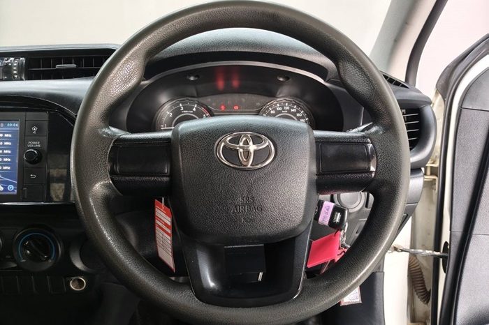 REVO 2WD 2021 2.4 ENTRY MT STANDARD WHITE  2219 full