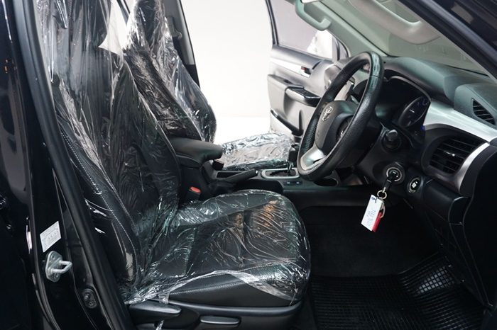 REVO PRE 2019 2.4E AT DOUBLE CAB BLACK  7660 full