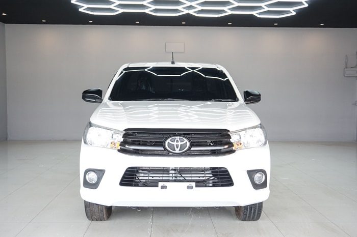 REVO 2WD 2020 2.4J MT STANDARD WHITE  2426 full