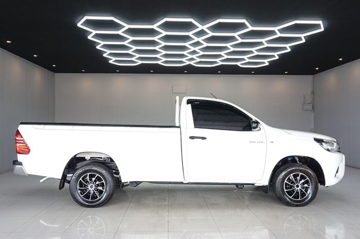 REVO 2WD 2020 2.4J MT STANDARD WHITE  2426 full
