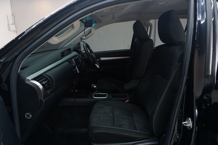 REVO PRE 2019 2.4E AT DOUBLE CAB BLACK  1139 full