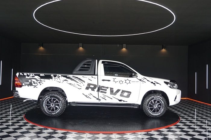 REVO 2WD 2020 2.4J MT STANDARD WHITE  6542 full