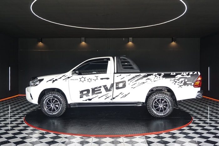 REVO 2WD 2020 2.4J MT STANDARD WHITE  6542 full